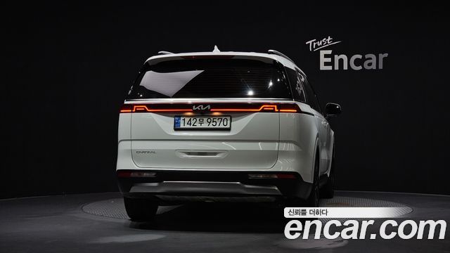 Kia Canival 2023 — photo 4