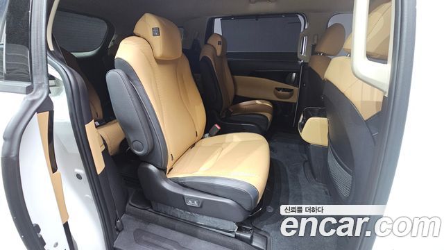 Kia Canival 2023 — photo 17