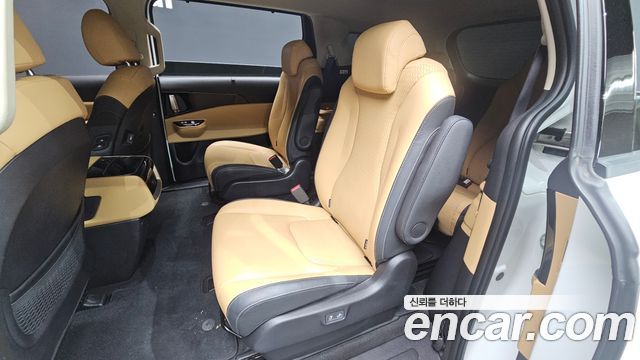 Kia Canival 2023 — photo 18