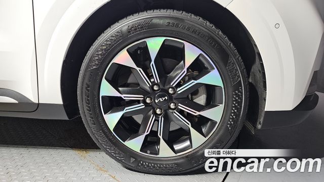 Kia Canival 2023 — photo 7