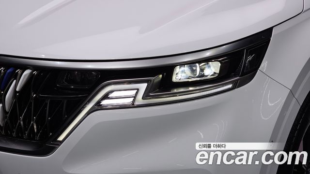 Kia Canival 2023 — photo 8