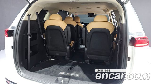 Kia Canival 2023 — photo 32
