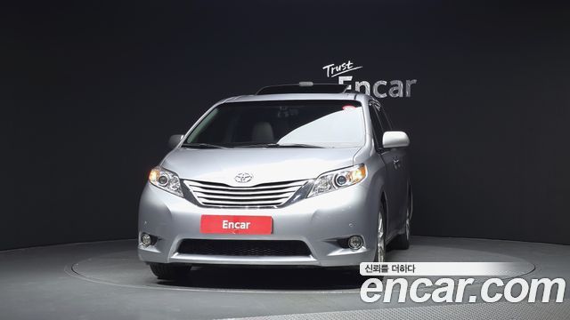 Toyota Sienna 2013 — photo 3