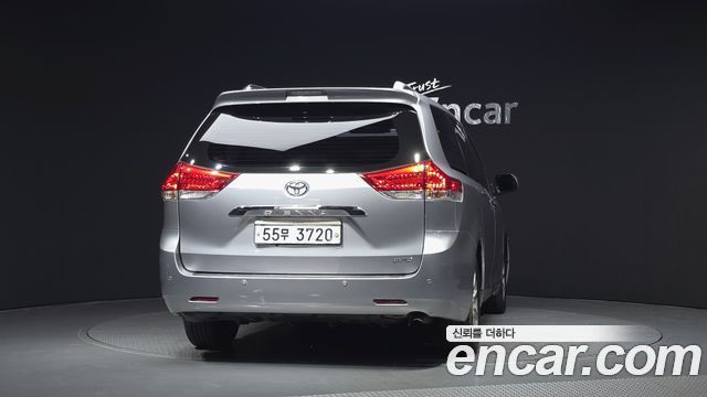 Toyota Sienna 2013 — photo 4