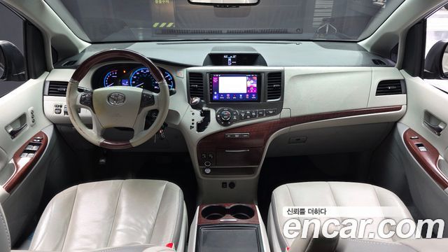 Toyota Sienna 2013 — photo 7
