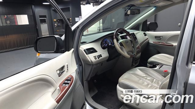 Toyota Sienna 2013 — photo 10