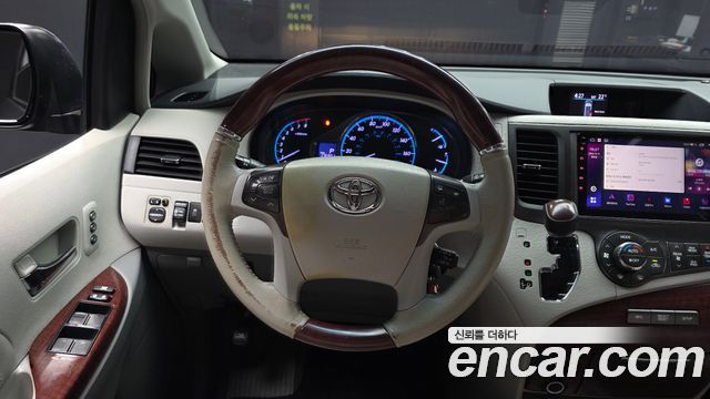 Toyota Sienna 2013 — photo 13