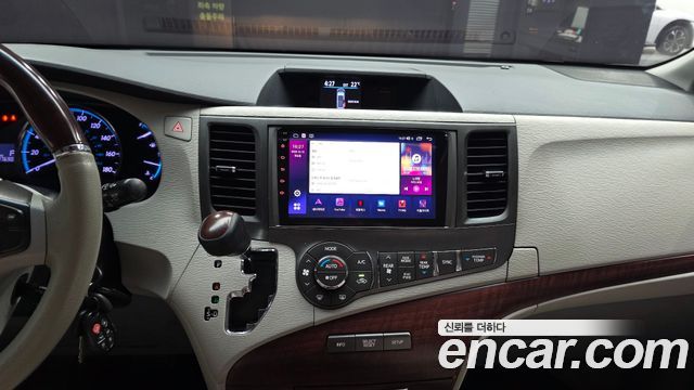 Toyota Sienna 2013 — photo 14