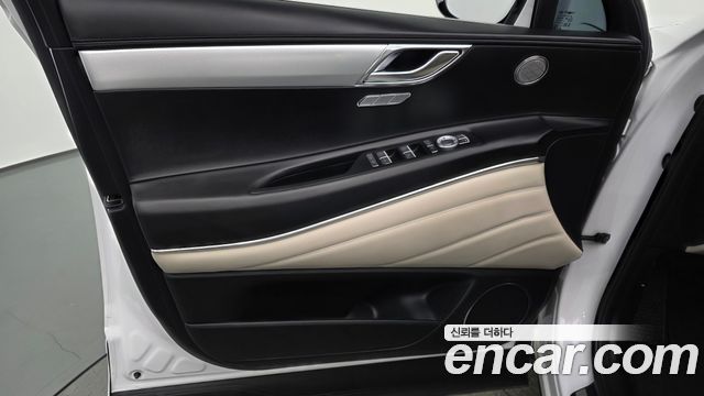 Genesis GV80 2022 — photo 14