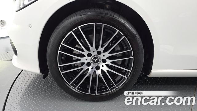 Mercedes-Benz C-Class 2022 — photo 5