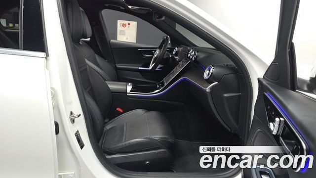 Mercedes-Benz C-Class 2022 — photo 17