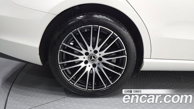 Mercedes-Benz C-Class 2022 — photo 7