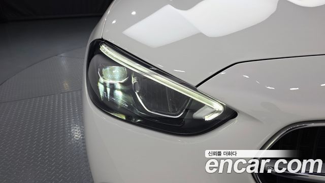 Mercedes-Benz C-Class 2022 — photo 8