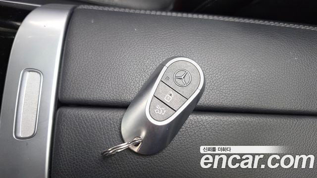 Mercedes-Benz C-Class 2022 — photo 30