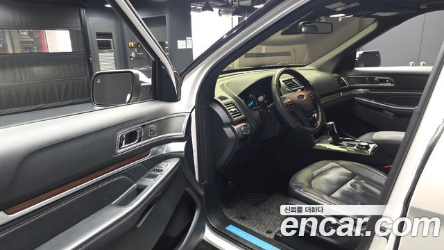Ford Explorer 2018 — photo 10
