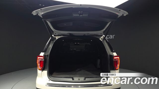 Ford Explorer 2018 — photo 20