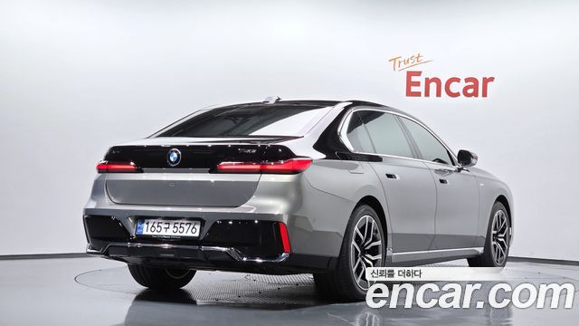 BMW 7-Series 2024 — photo 2