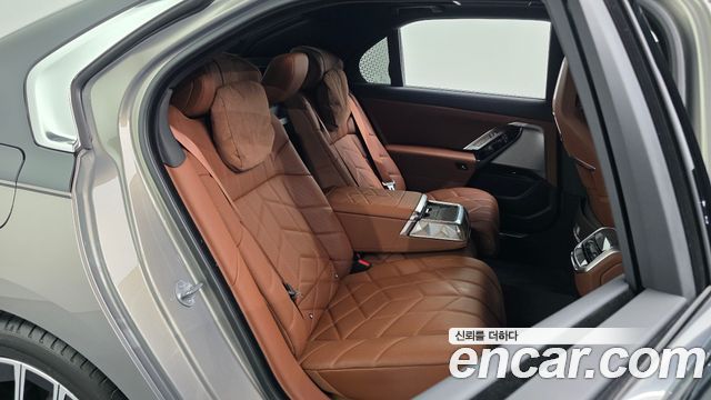 BMW 7-Series 2024 — photo 17