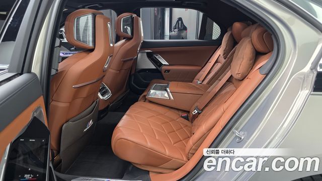 BMW 7-Series 2024 — photo 18