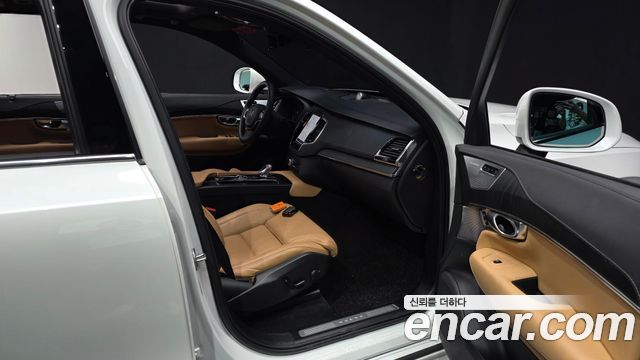 Volvo XC90 2023 — photo 17