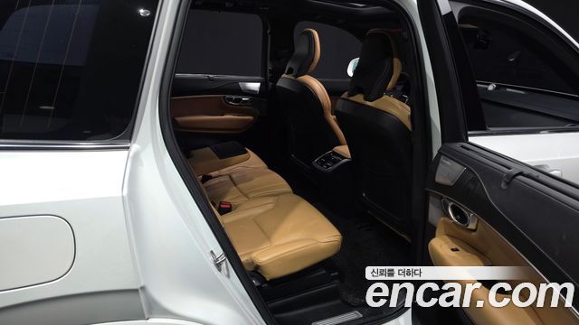 Volvo XC90 2023 — photo 18
