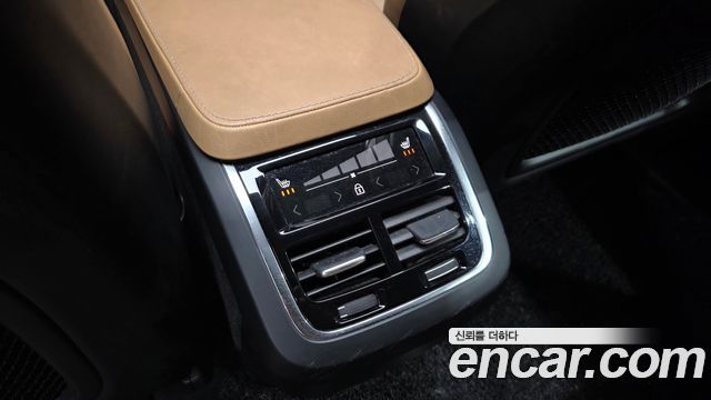 Volvo XC90 2023 — photo 25