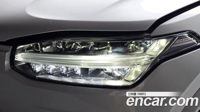 Volvo XC90 2023 — photo 8