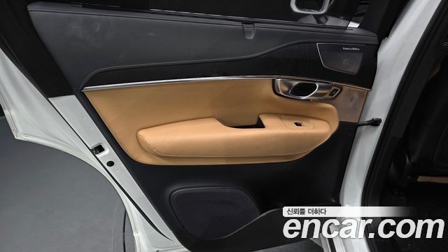 Volvo XC90 2023 — photo 15