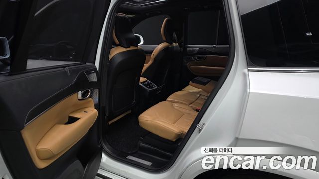 Volvo XC90 2023 — photo 16
