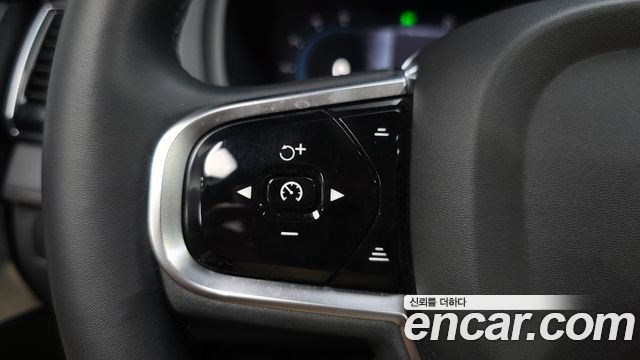 Volvo XC90 2023 — photo 32