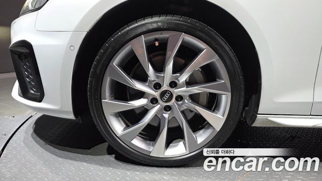 Audi A4 2023 — photo 5