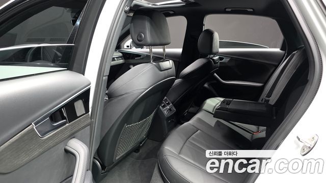 Audi A4 2023 — photo 17