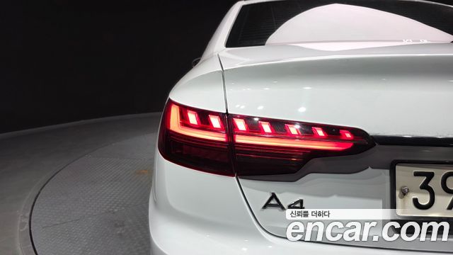 Audi A4 2023 — photo 9