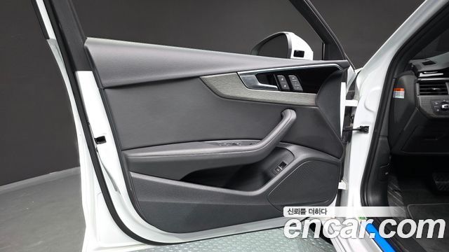 Audi A4 2023 — photo 14