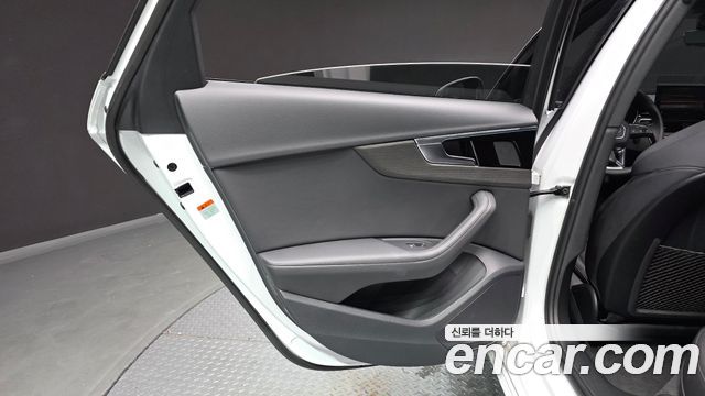 Audi A4 2023 — photo 15