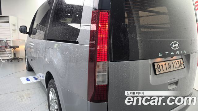Hyundai Staria 2022 — photo 9
