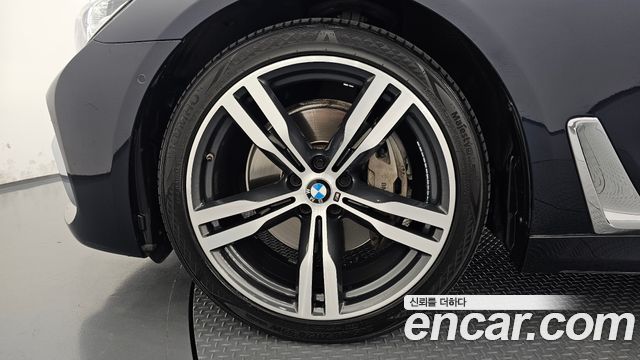 BMW 7-Series 2019 — photo 5