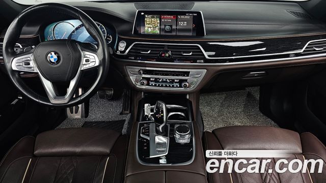 BMW 7-Series 2019 — photo 10