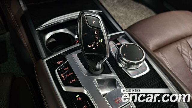 BMW 7-Series 2019 — photo 12