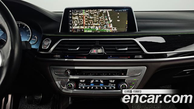 BMW 7-Series 2019 — photo 20