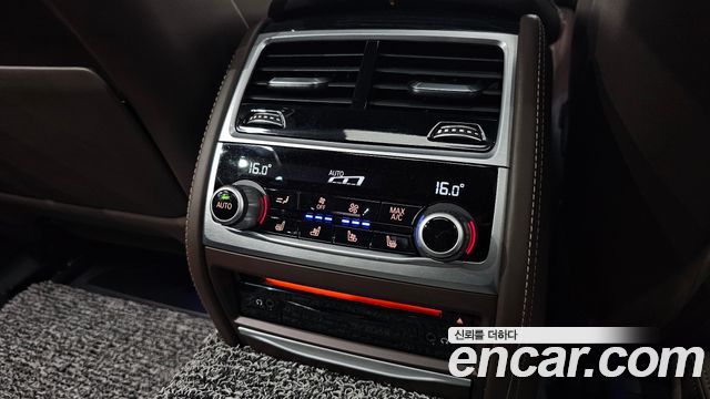 BMW 7-Series 2019 — photo 24