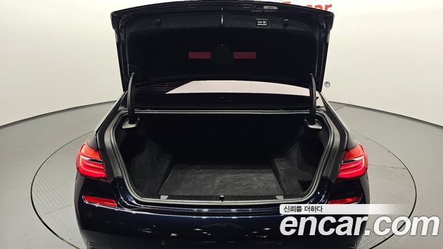 BMW 7-Series 2019 — photo 26