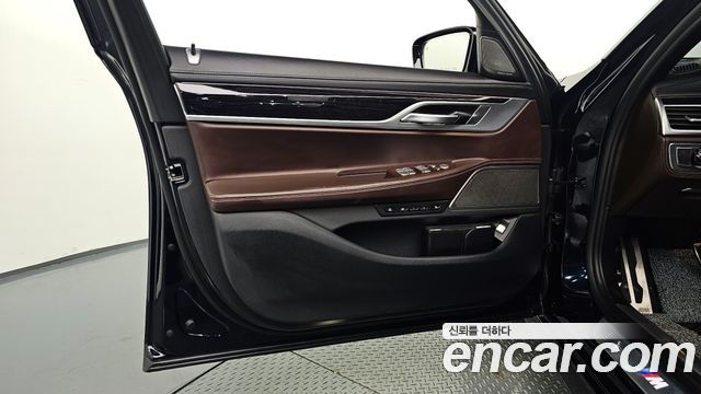 BMW 7-Series 2019 — photo 14