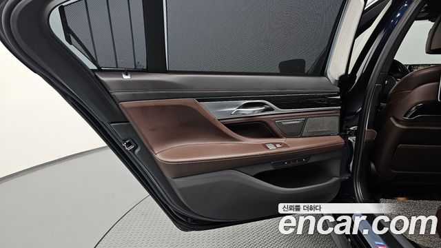 BMW 7-Series 2019 — photo 15