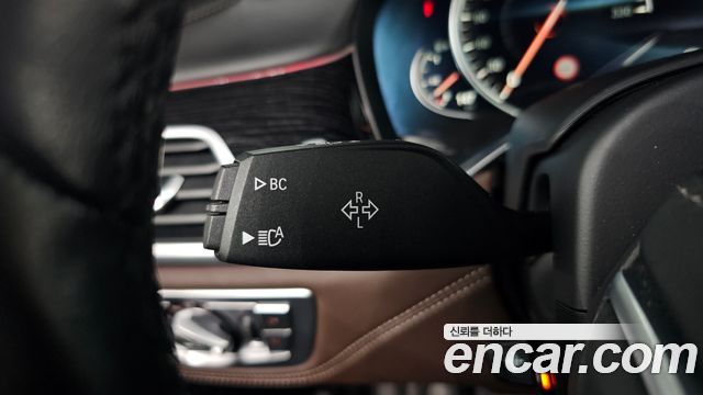 BMW 7-Series 2019 — photo 30