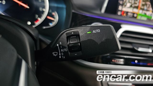 BMW 7-Series 2019 — photo 32