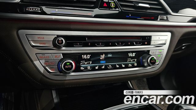 BMW 7-Series 2019 — photo 34