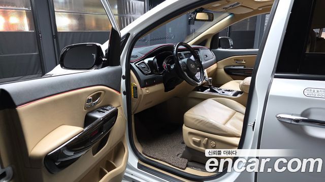 Kia Canival 2020 — photo 10