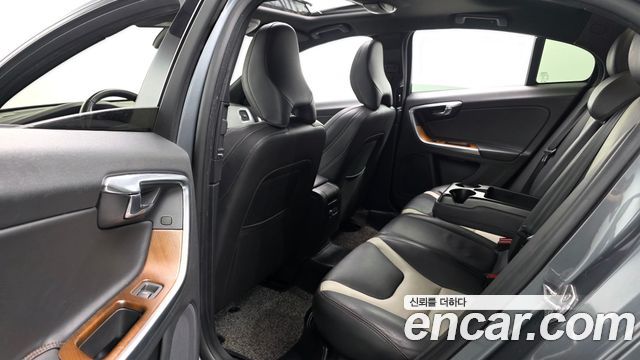 Volvo S60 2016 — photo 11