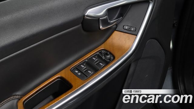 Volvo S60 2016 — photo 16